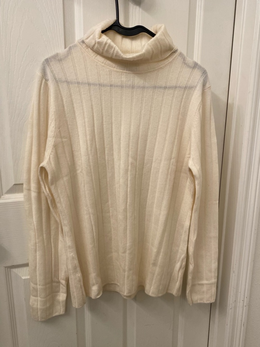 Neiman Marcus Cream Ribbed Turtleneck Sweater 90%Wool 10%Cashmere
